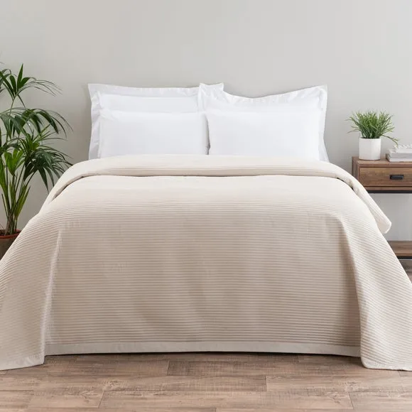 Spencer Pinsonic Bedspread 1
