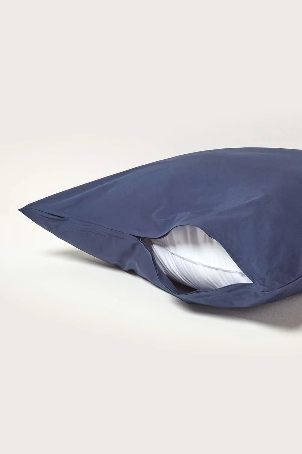 Homescapes Continental Egyptian Cotton Pillowcase 200 TC, 60 x 60 cm in Navy 3