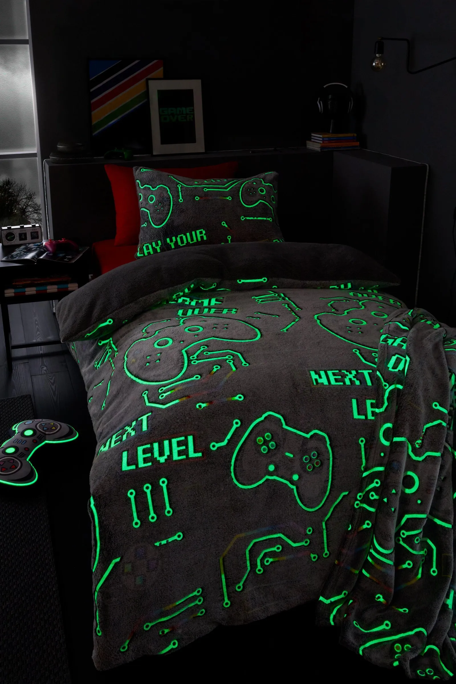 Catherine Lansfield 'Game Over' Glow in the Dark Fleece Duvet Cover Set in Black 2