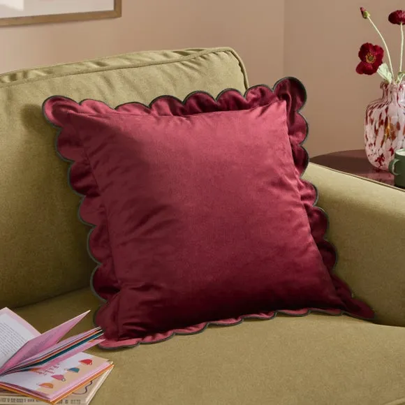 Furn Lil Scallop Velvet Cushion Burgundy/Chocolate 45 X 45Cm, Red