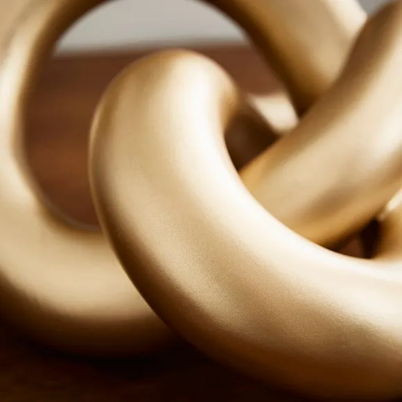 Gold Knot Ornament 2