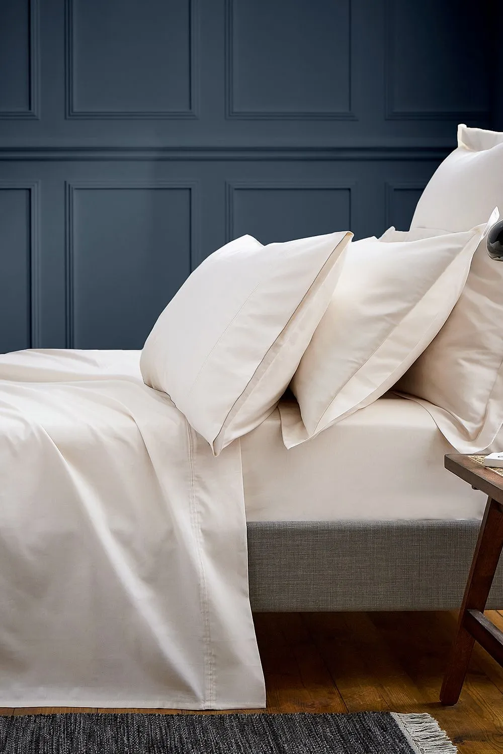 1951 'Luxury 600 Thread Count' Egyptian Cotton Fitted Sheet in Light Beige 2