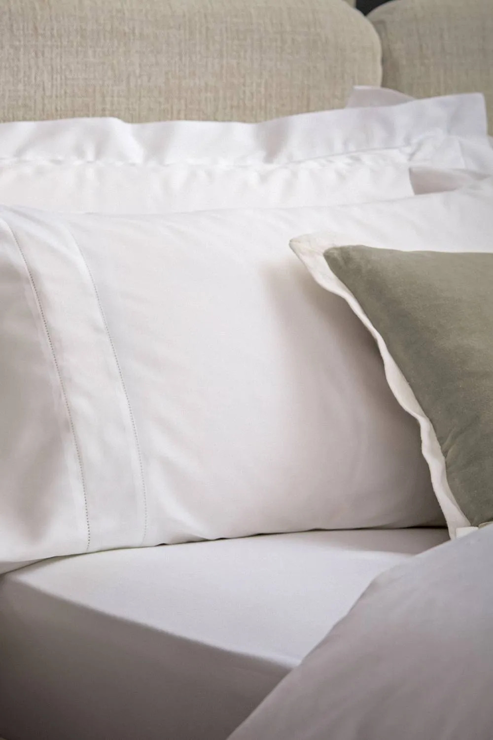 CHRISTY 'Balmoral' Luxury Cotton Sateen Hotel Duvet Cover Sets in White 4