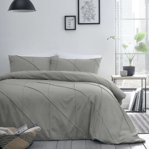 Dart Duvet Cover and Pillowcase Set 1