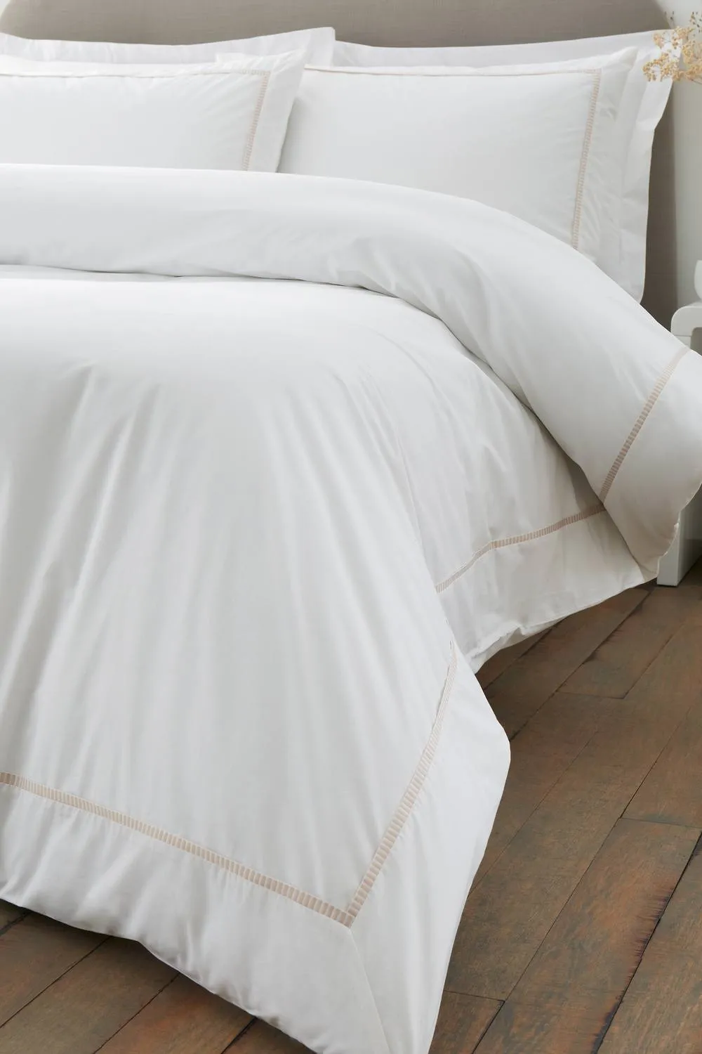 Bianca Contrast Trim 200 Thread Count Cotton Duvet Cover Set in Natural 4