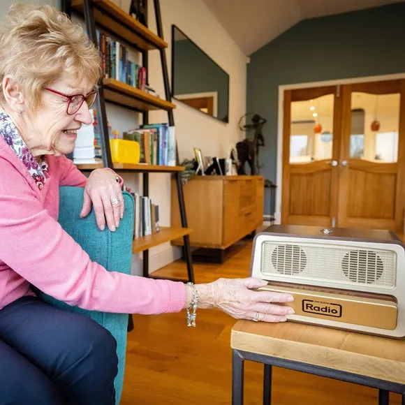 Ravencourt One Button Radio 5
