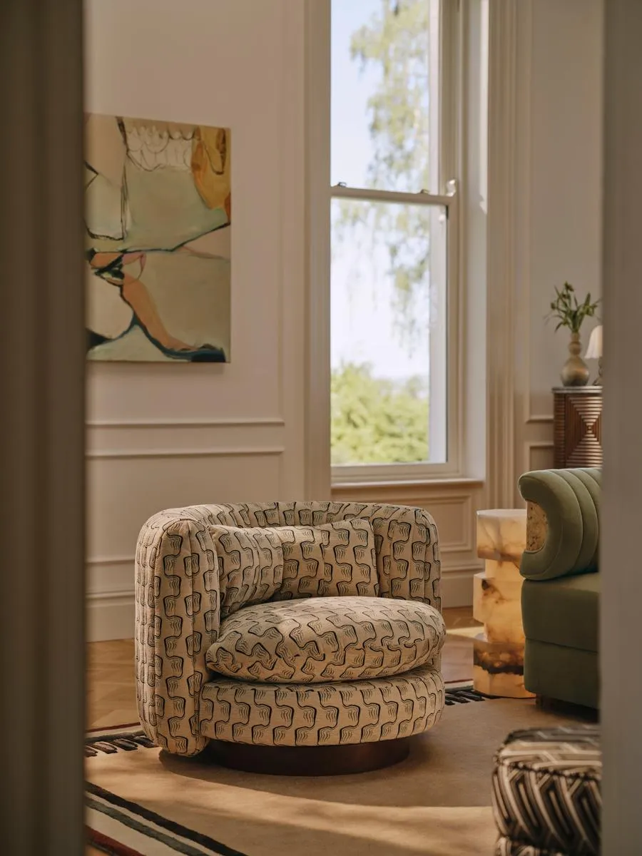 Vivienne Armchair, Theron