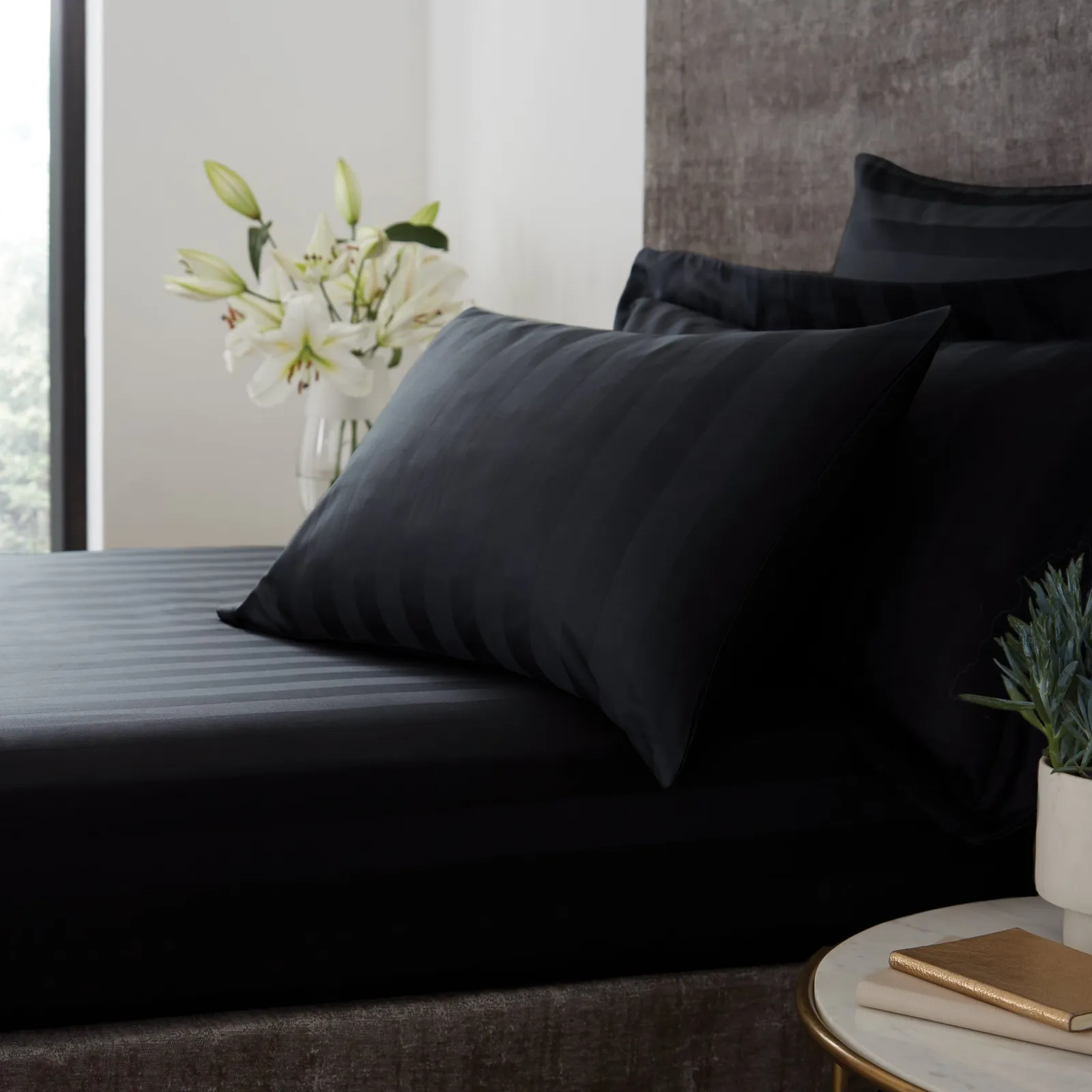 Hotel Egyptian Cotton 230 Thread Count Stripe Fitted Sheet Black