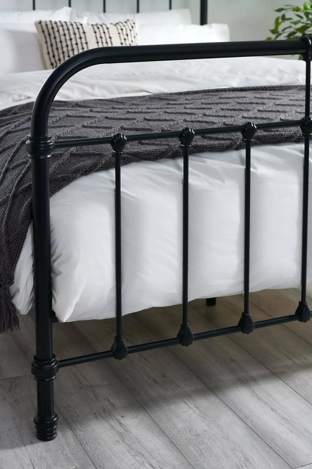 Julian Bowen Logan Metal Bed in Black 4