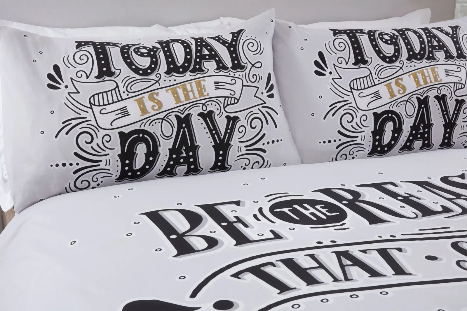 Rapport Home Todays The Day Polycotton Duvet Set with Pillowcase 2