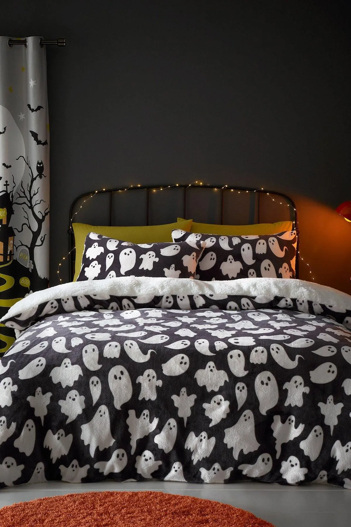 Bedlam 'Spooky Ghosts' Plush Fleece Halloween Duvet Cover Set in Grey