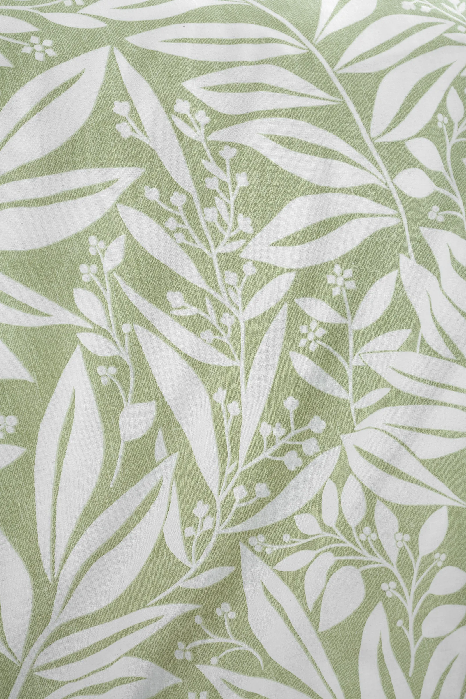 Catherine Lansfield 'Sorrel Leaf' Reversible Duvet Cover Set in Green 5
