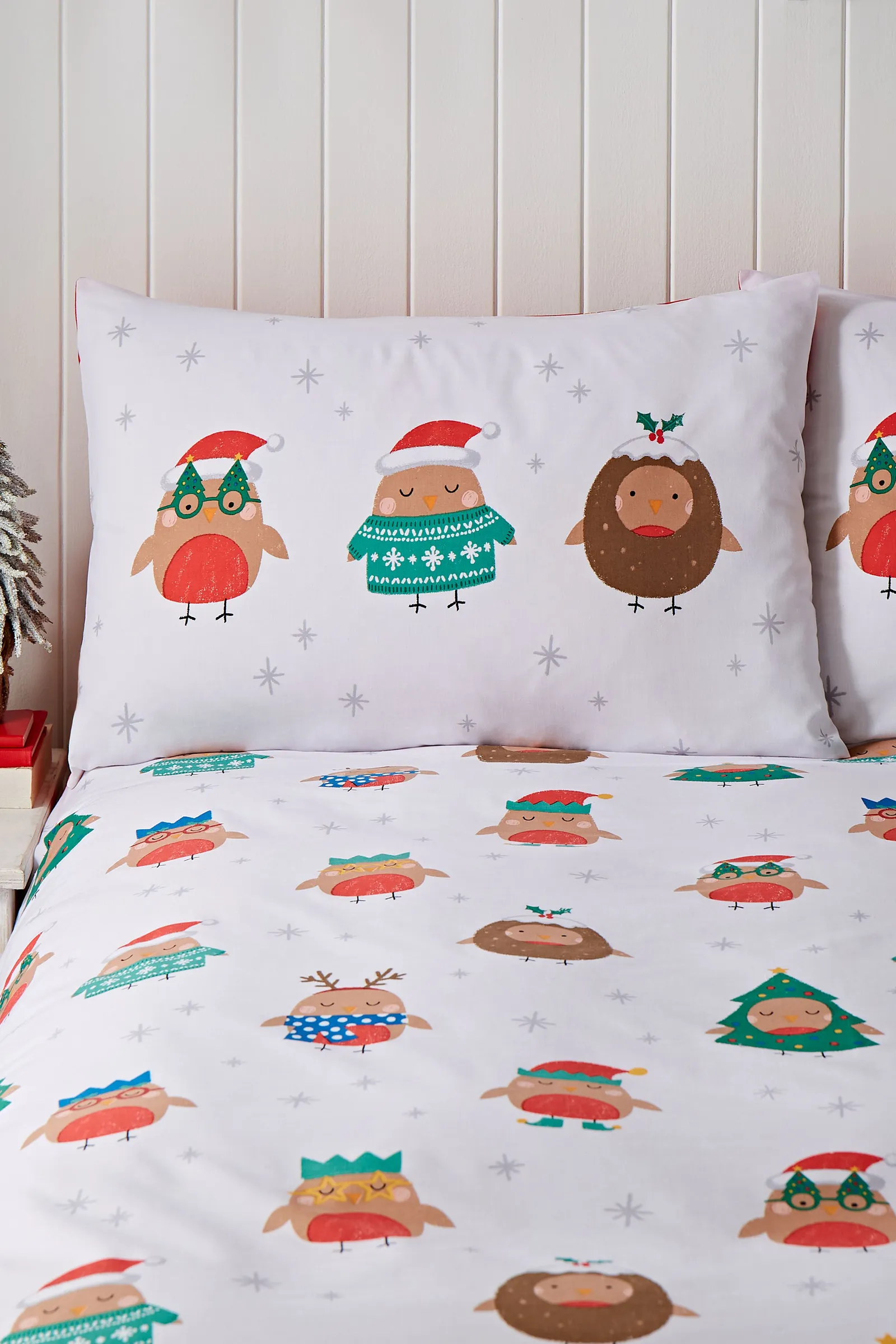 Catherine Lansfield 'Christmas Party Robins' Reversible Duvet Cover Set in White 3