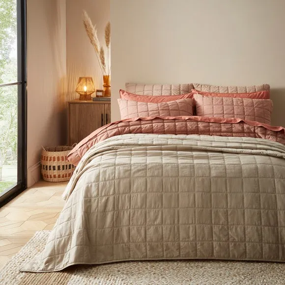 Evana Stitch Quilted Bedspread 1