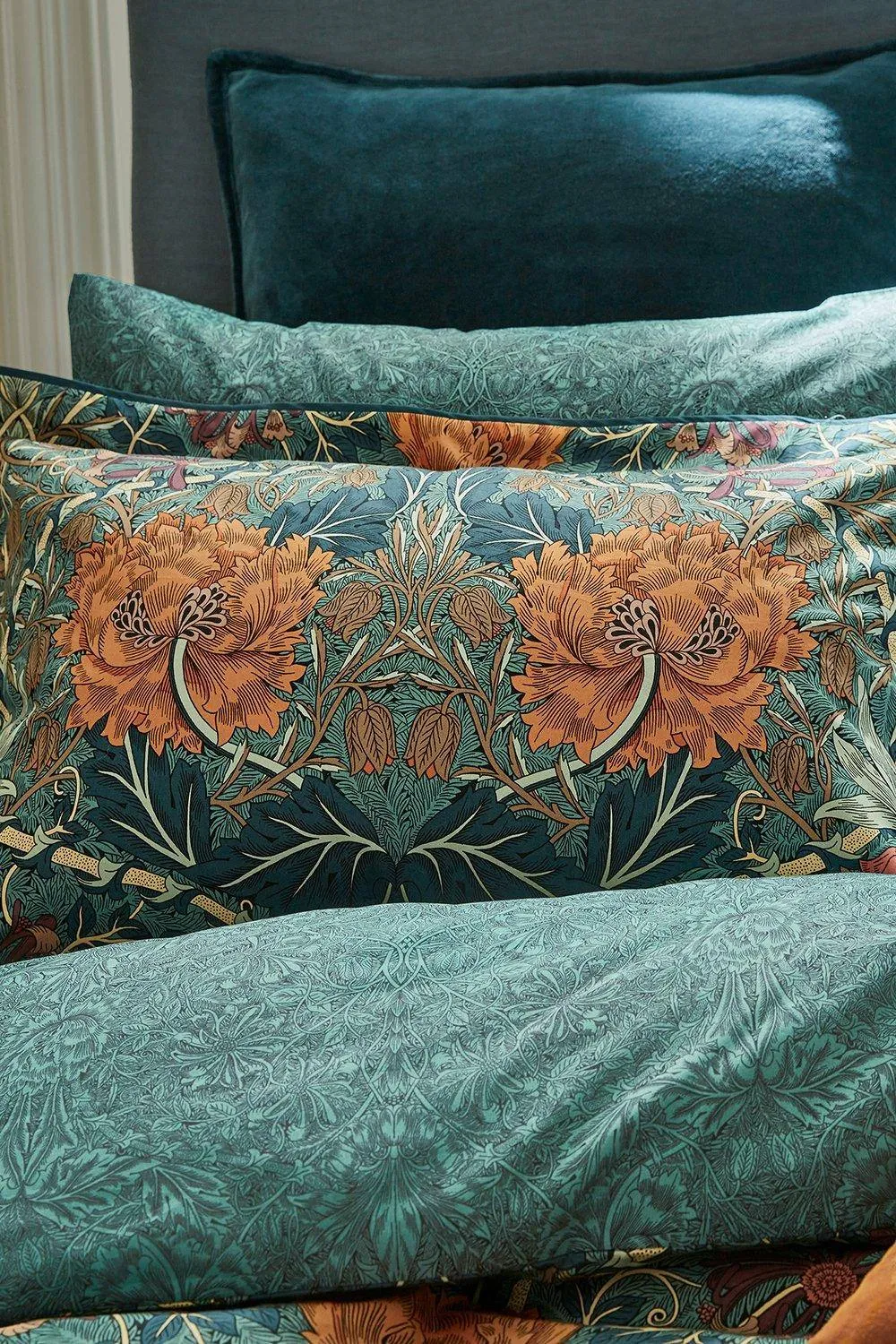 Morris & Co 'Honeysuckle & Tulip' Oxford Pillowcase in Teal 2