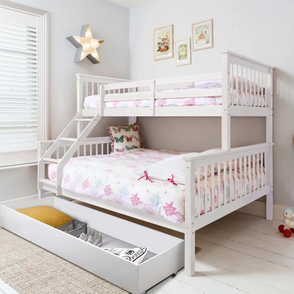 Nöa and Nani Hanna Triple Bunk Bed with Flo Pull Out Trundle in White 2