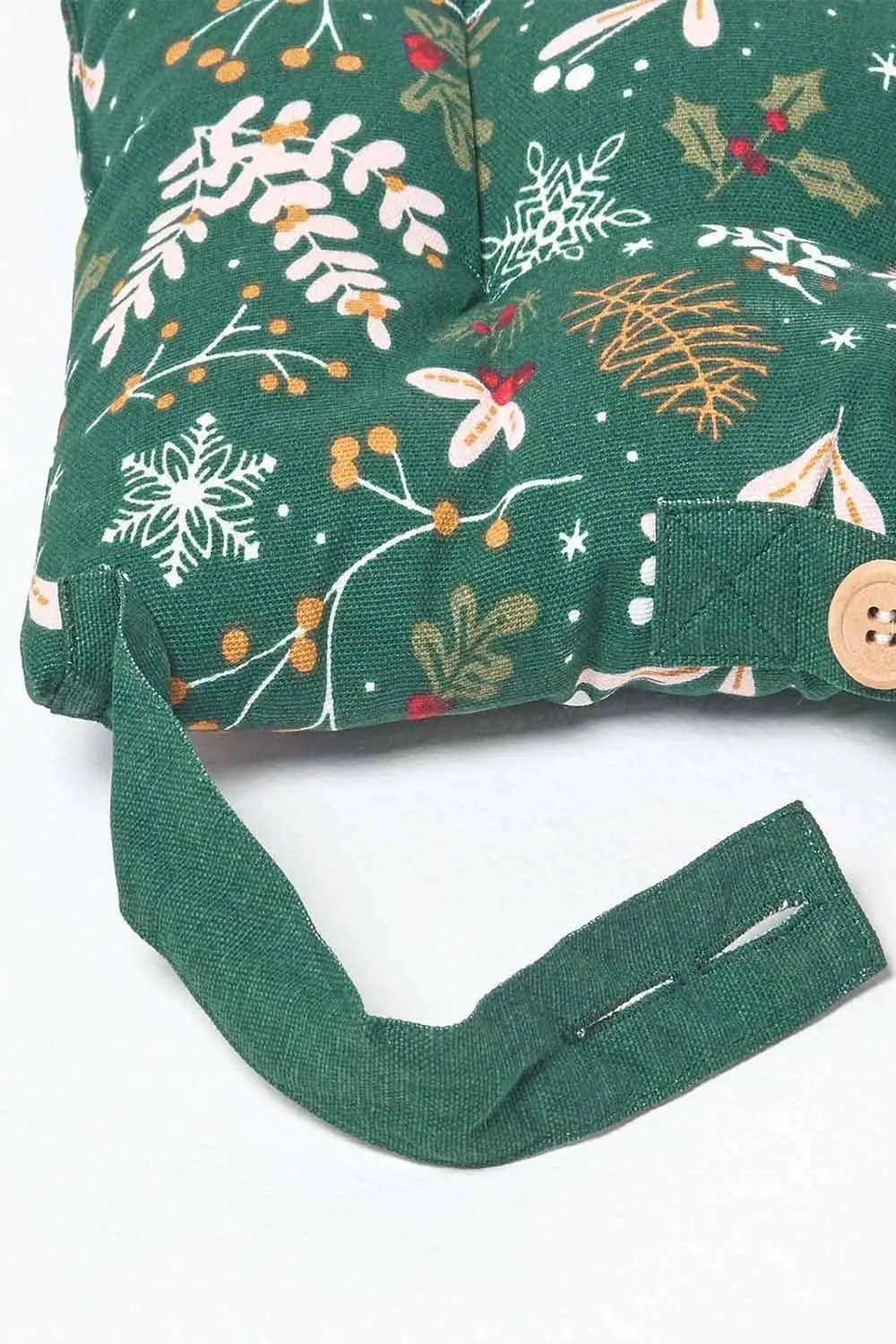 Homescapes 4 Pack Seat Pads Luxury Cotton Christmas Forest Indoor Outdoor Cushion in Green 4