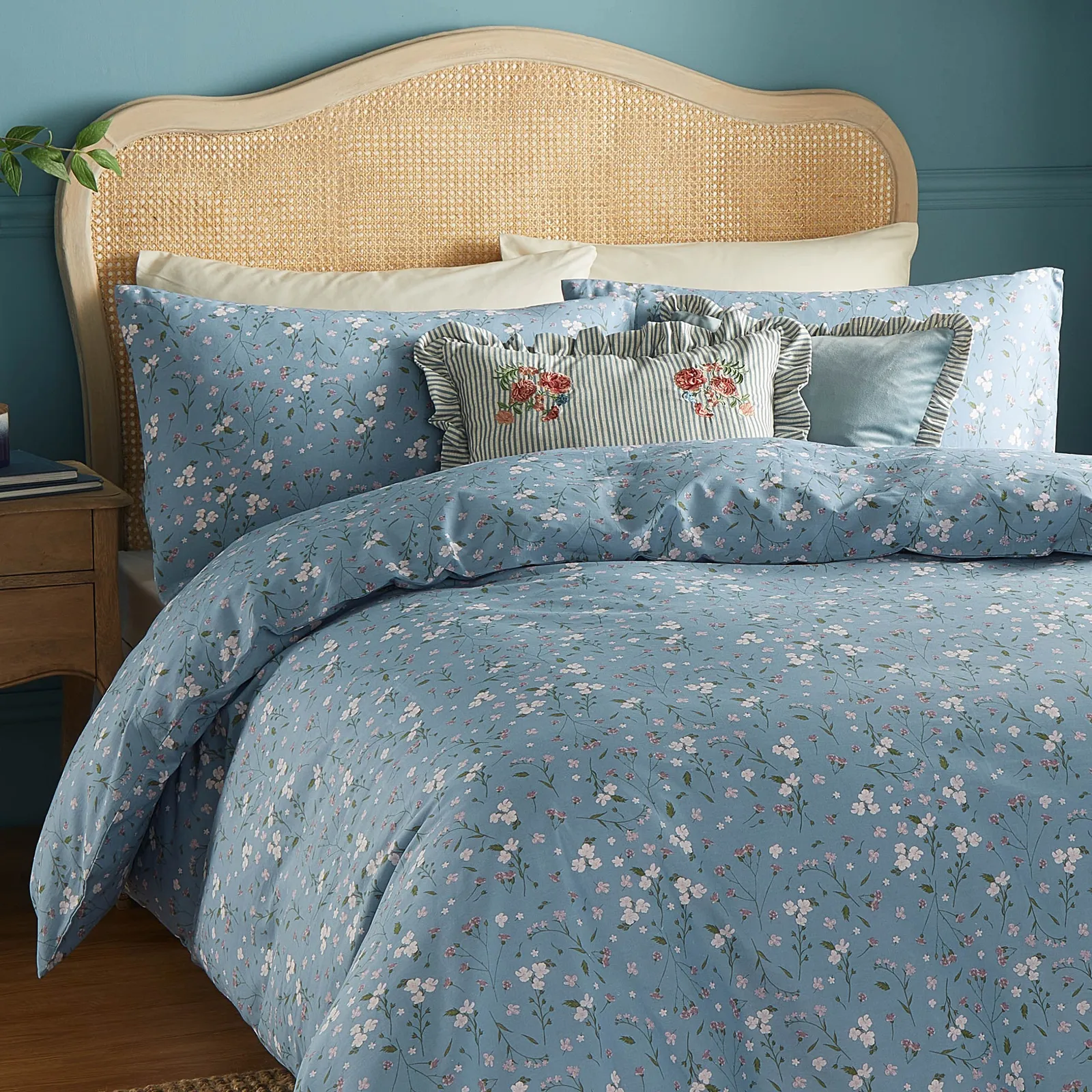Wylder Bronte Floral 100% Cotton Duvet Cover Set in Light Blue 3