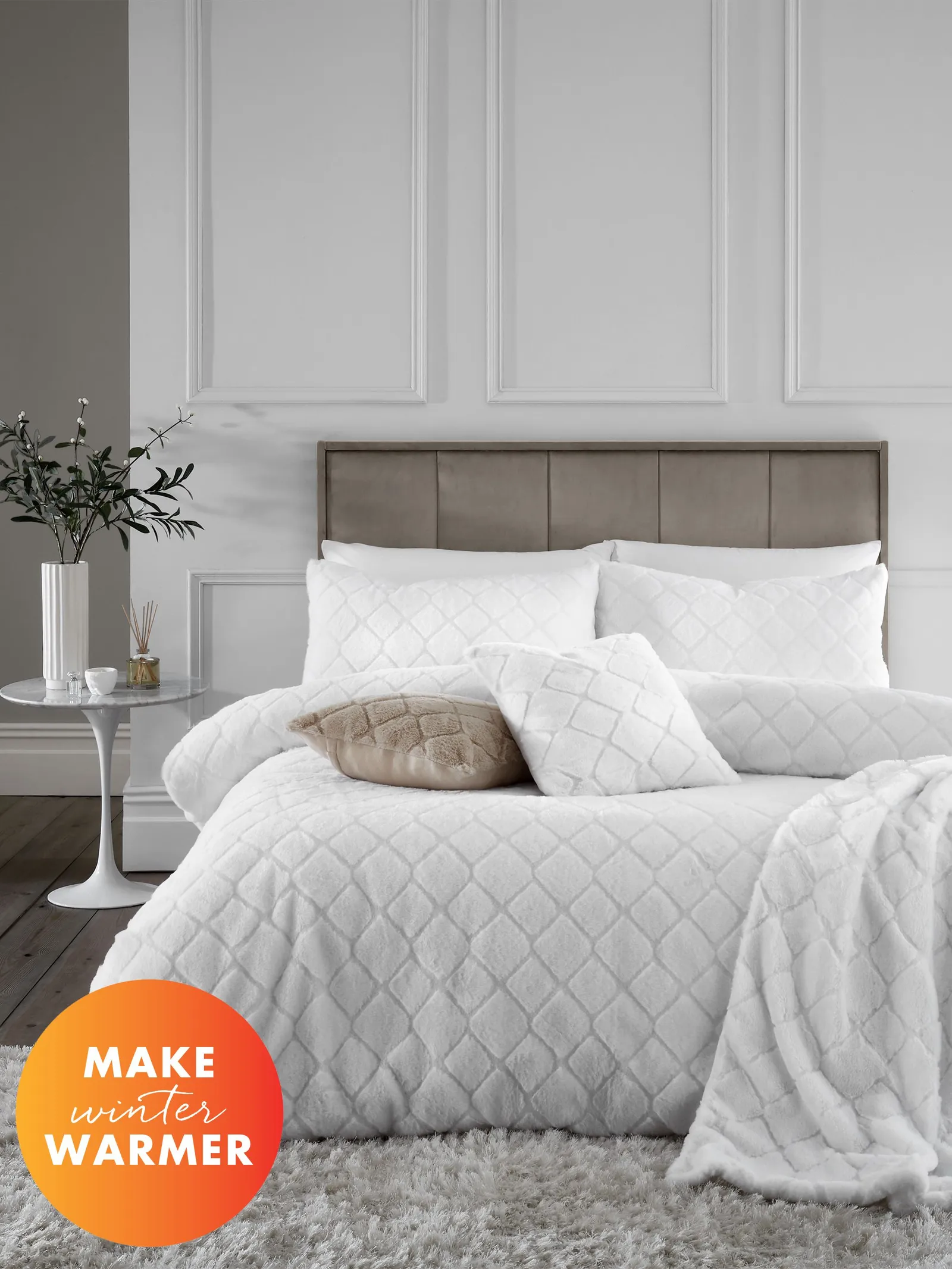 Catherine Lansfield 'Cosy Diamond' Soft & Warm Faux Fur Fleece Duvet Cover Set in White