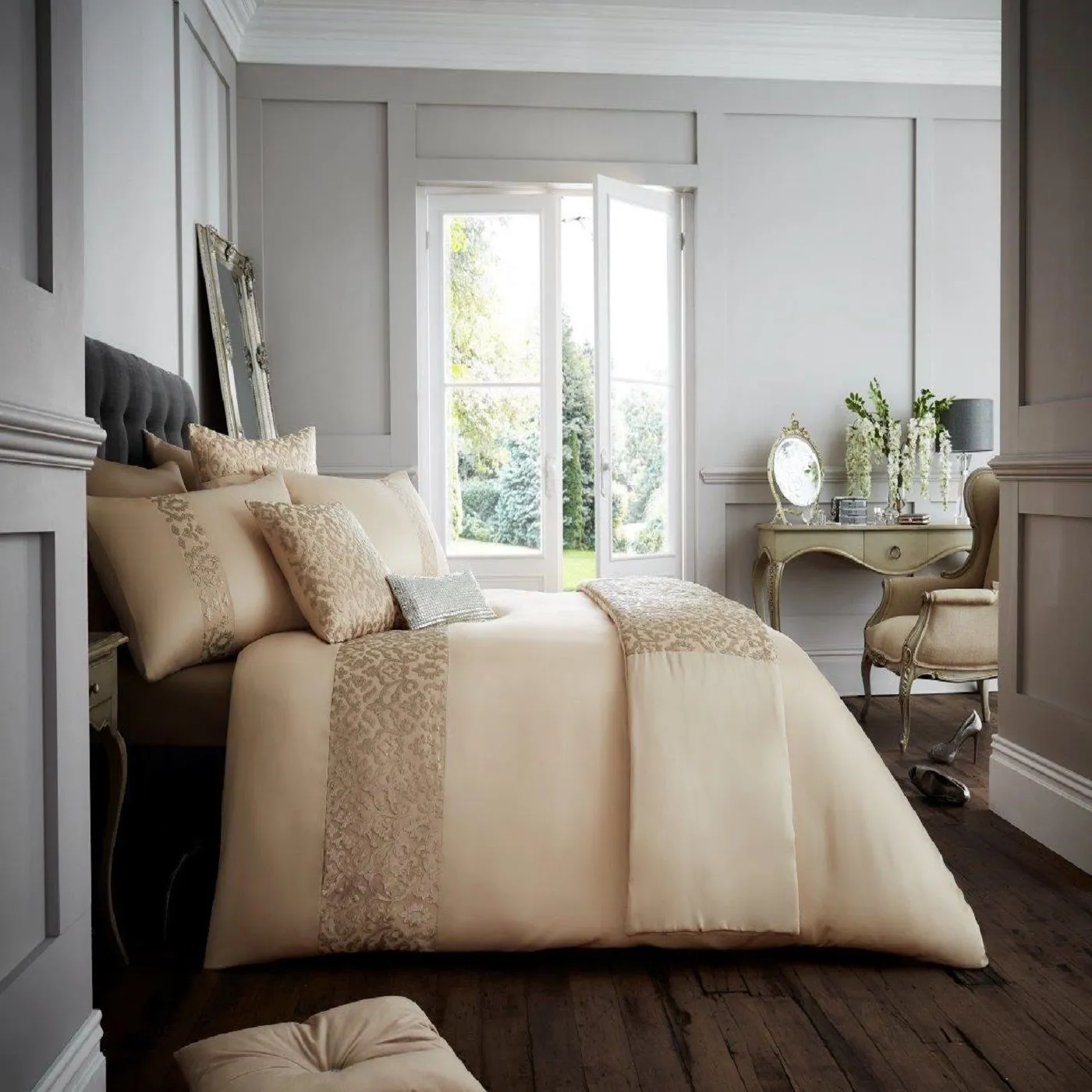 Smart Living Premium Venice Duvet Cover With Pillowcases in Natural 1