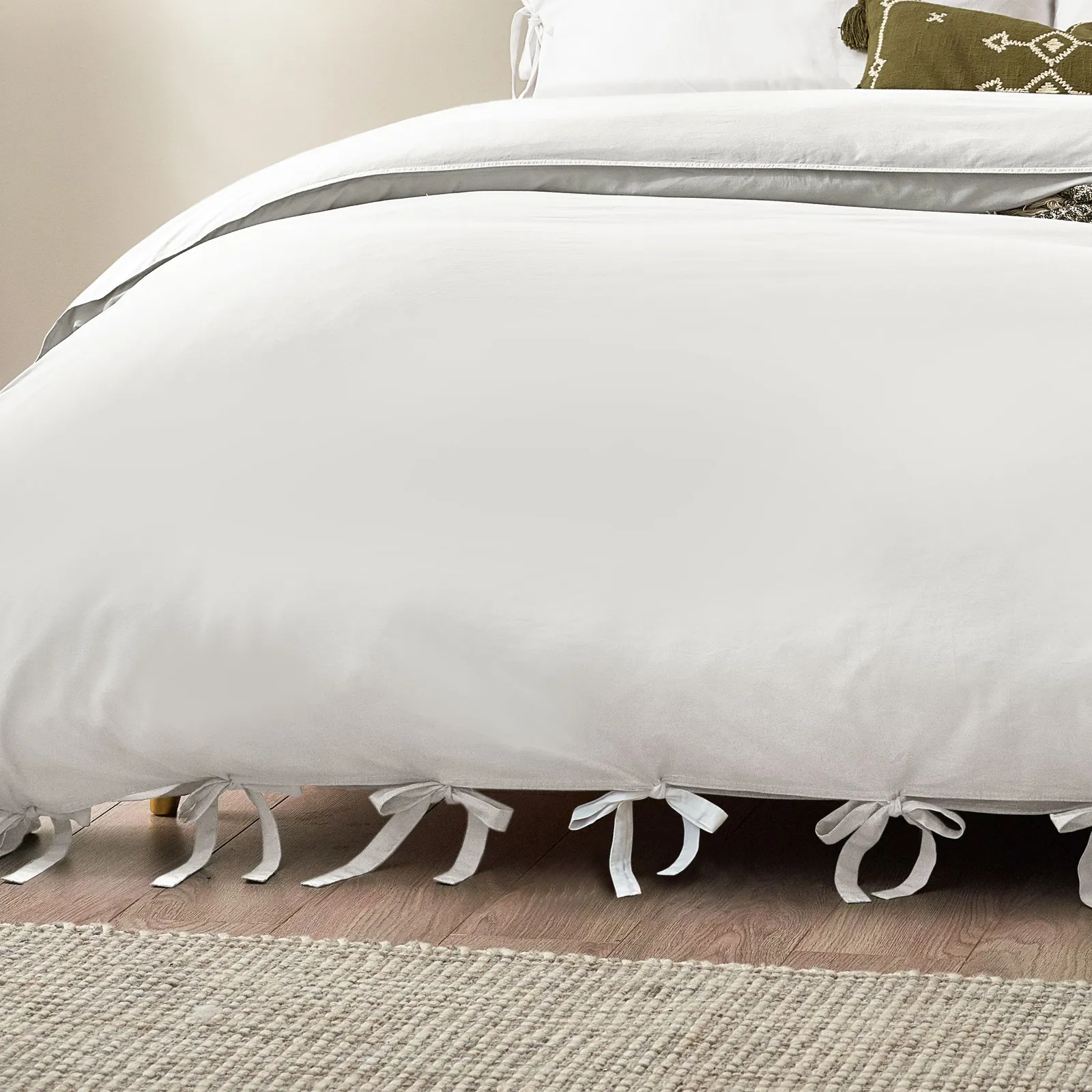 Yard Mallow Bow Tie 100% Cotton Duvet Cover Set in White 4