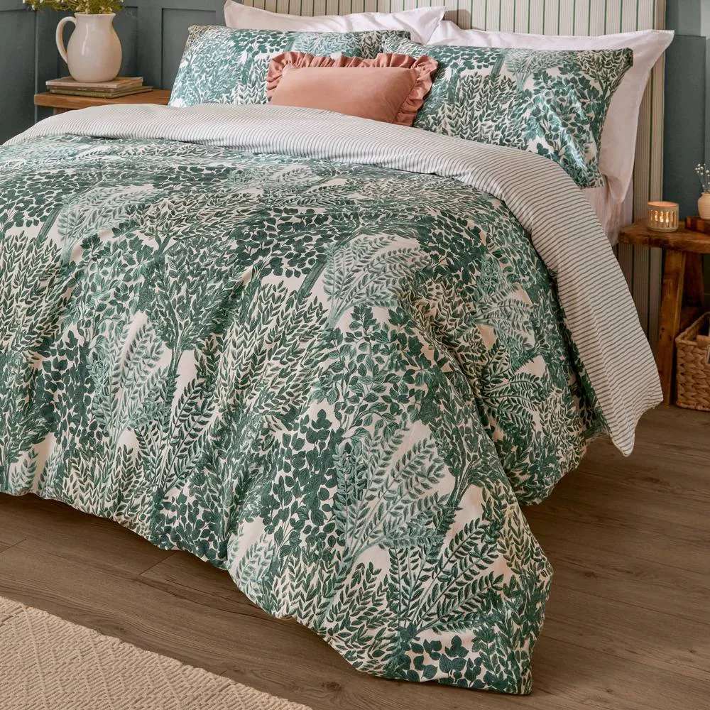 Wylder Topiary Reversible Floral Duvet Cover Set in Green 3