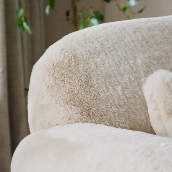 Millie Faux Fur Snuggle Chair 3