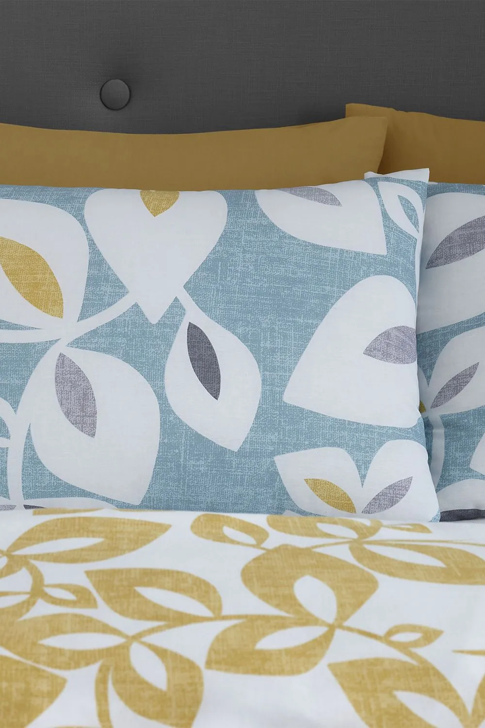 Catherine Lansfield 'Inga Leaf' Reversible Duvet Cover Set in Green 2