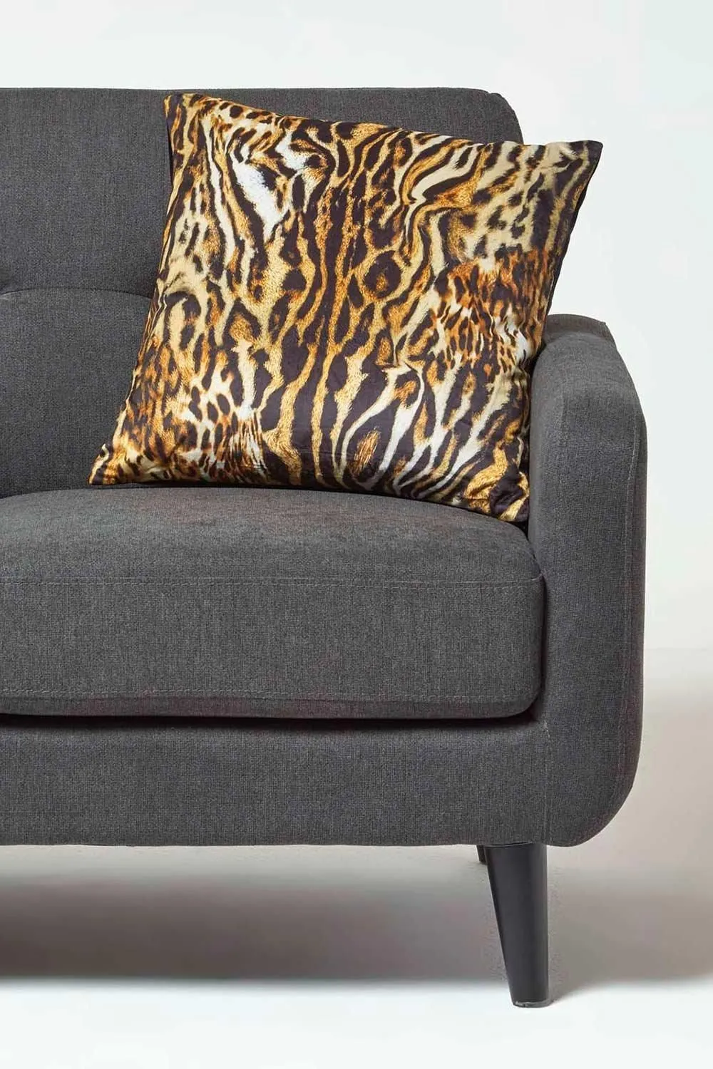 Homescapes Tiger Print Velvet Cushion 46 x 46 cm in Gold 3