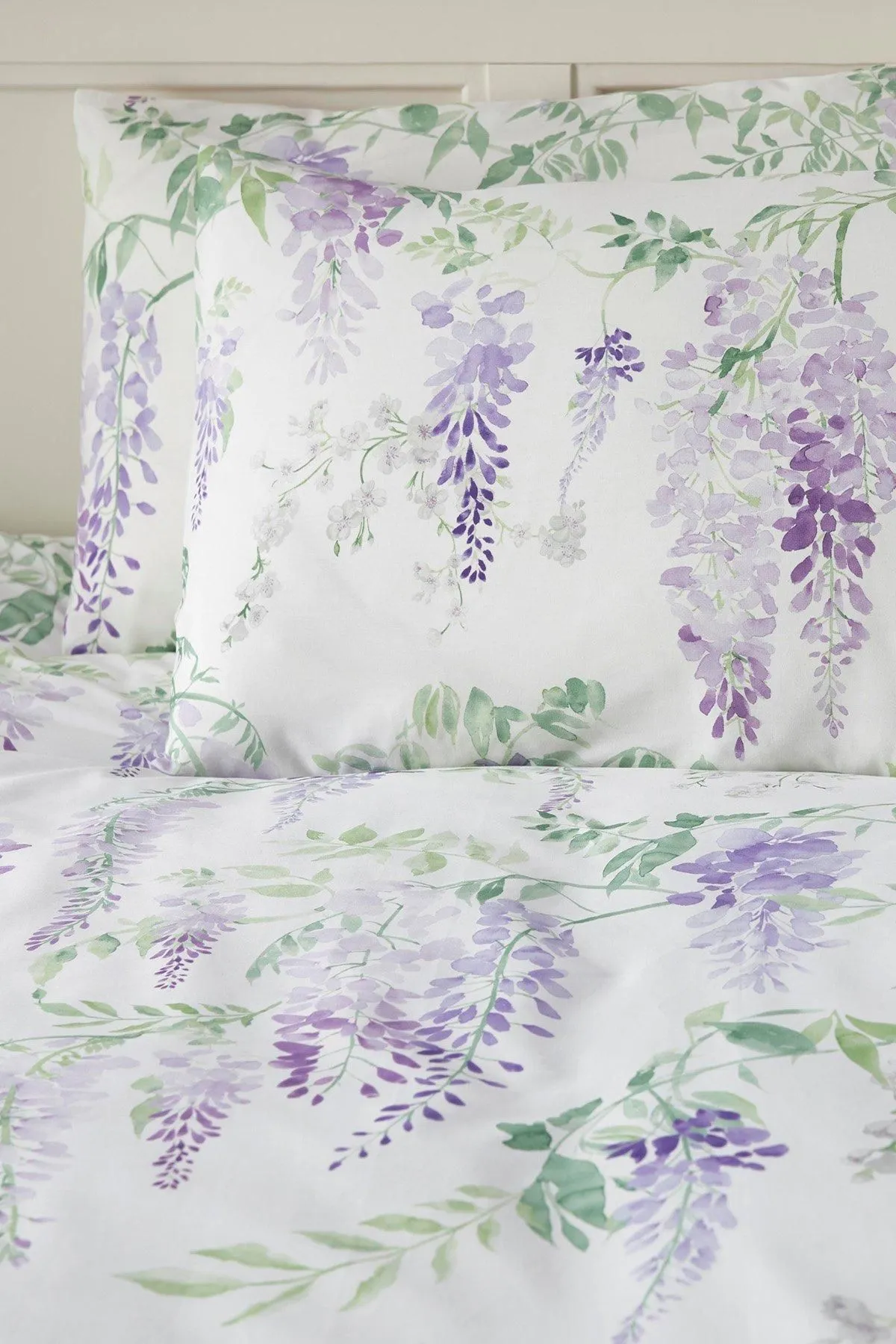 Dreams & Drapes 'Wisteria' Printed Reversible Duvet Cover Set in Lilac 3