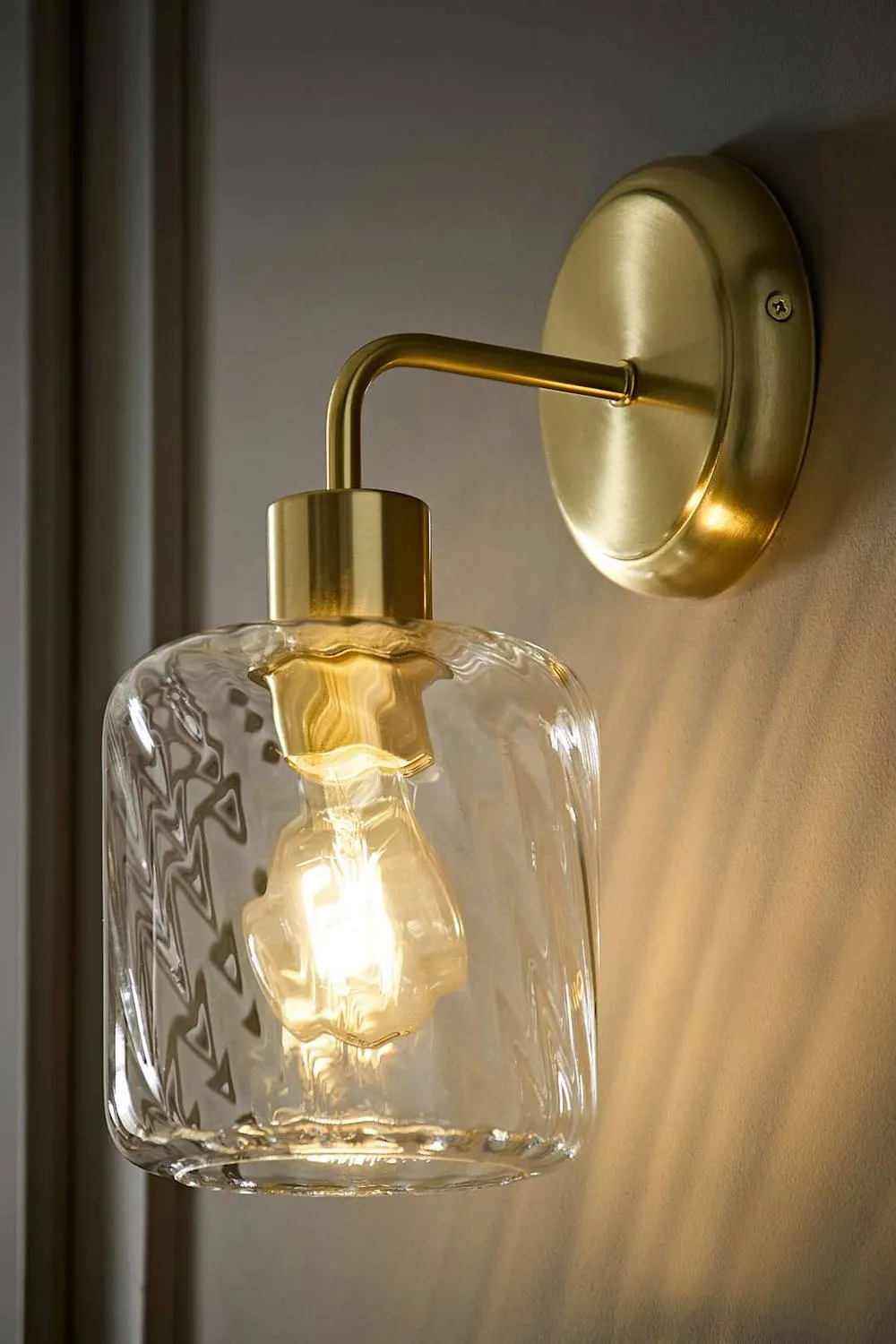 ValueLights Emery Swirl Glass Shade Wall Light with Bulb in Gold 2