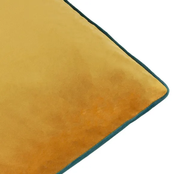 Furn. Square Cushion 5