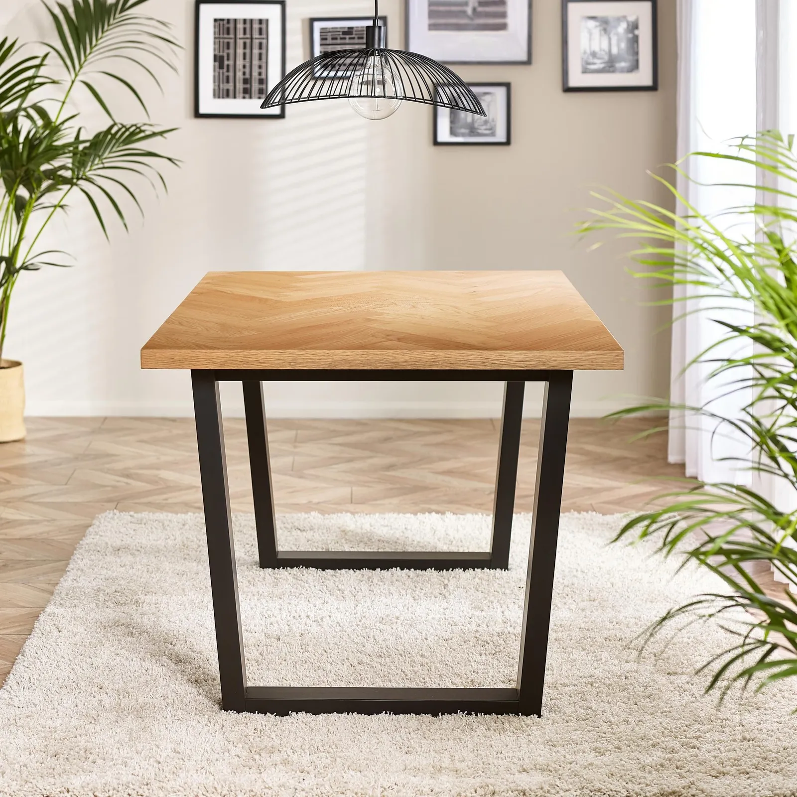 FurnitureboxUK Cotswold Rectangular 6-Seater Oak Coloured Wooden Dining Table With Black Wooden Legs in Light Oak 6