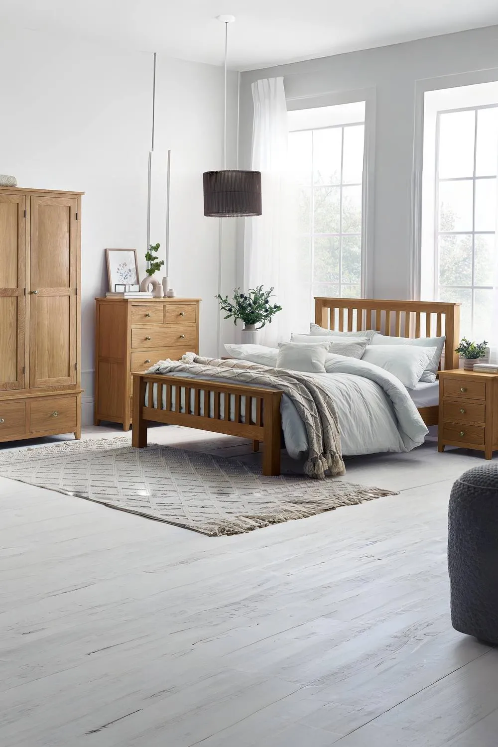 Julian Bowen Mallory 7 Drawer Slim Chest in Light Oak 2