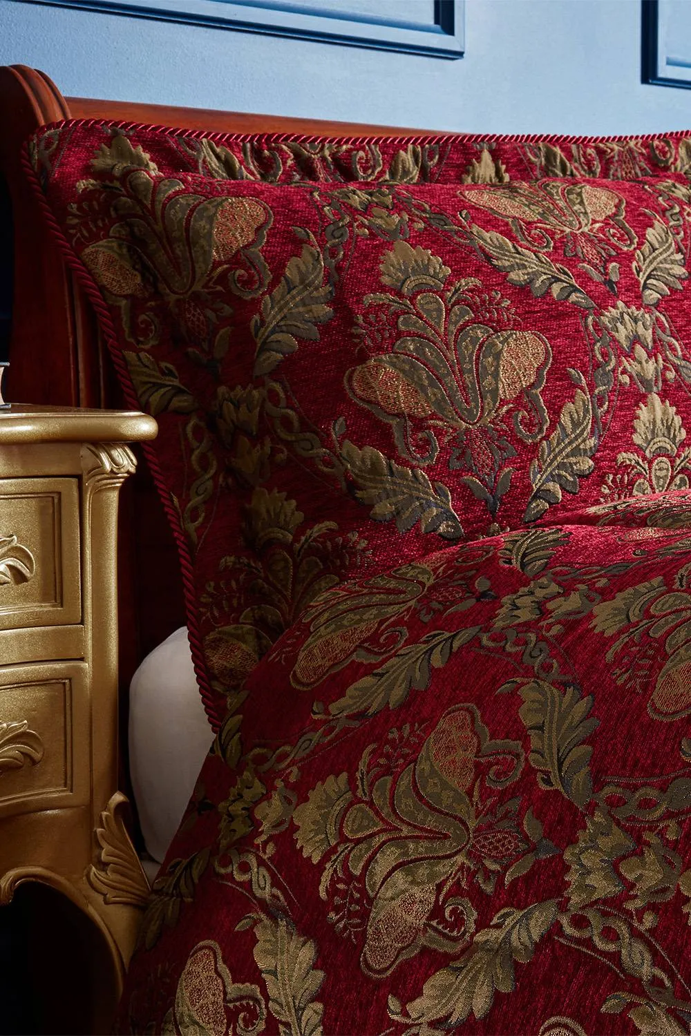 Paoletti Shiraz Traditional Damask Jacquard Floral Piped Pillow Sham in Burgundy