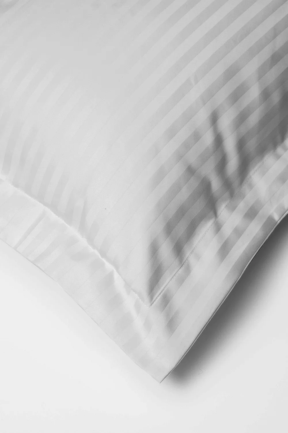 Belledorm Hotel Suite Satin Stripe 540 Thread Count Oxford Pillowcase in Light Grey 1