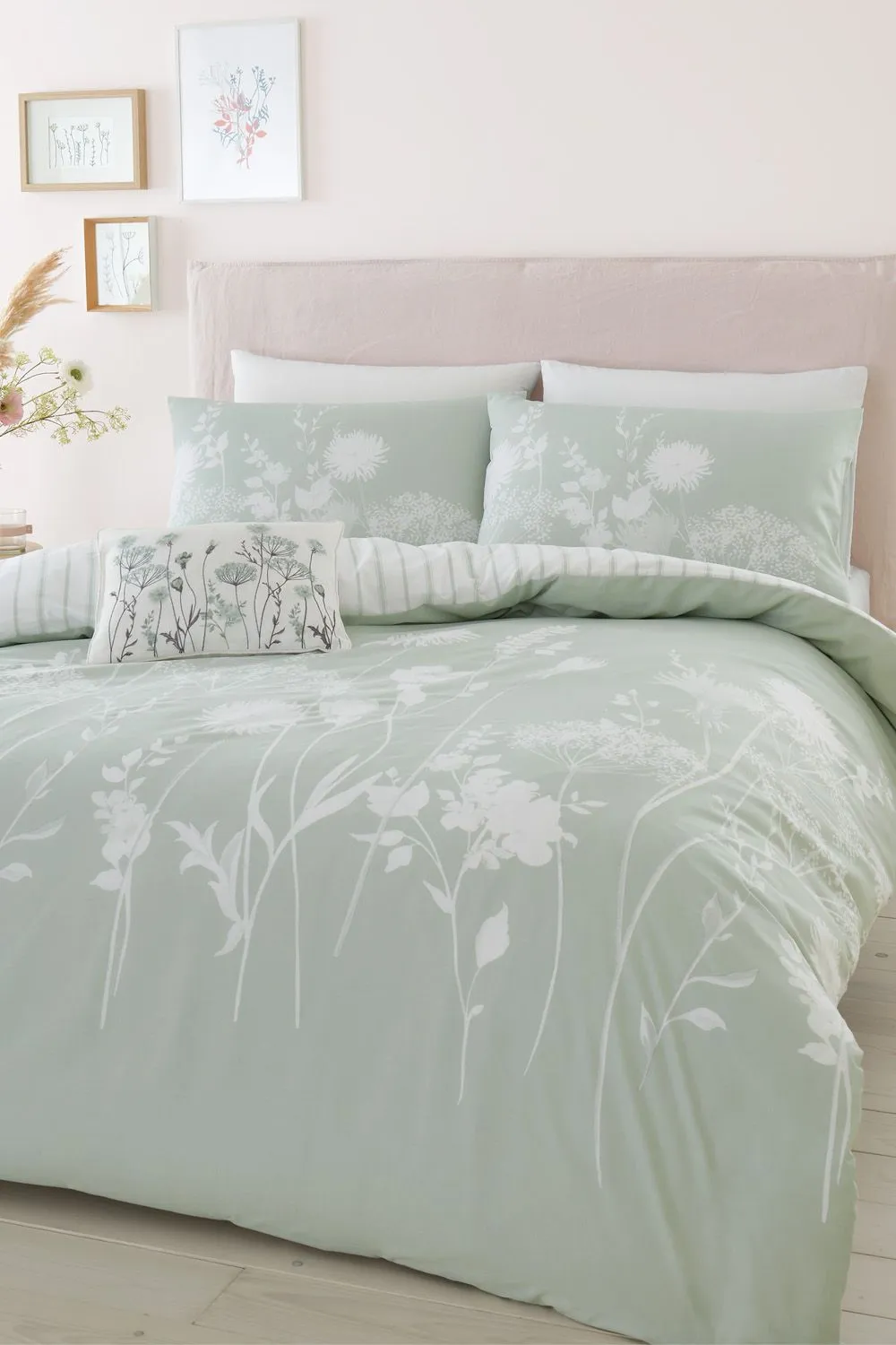 Catherine Lansfield Meadowsweet Floral Duvet Set in Green