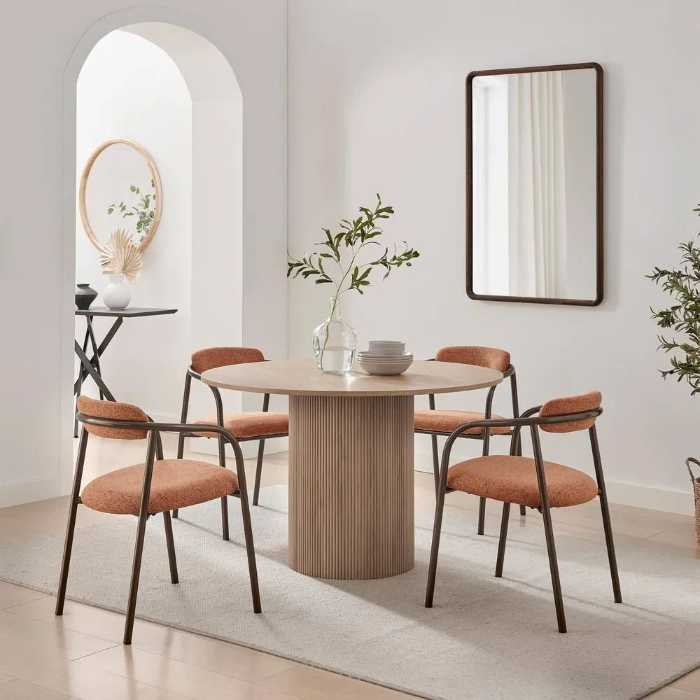 FurnitureboxUK Penrose Round Oak Effect Wood Dining Table 4 Rhea Chairs in Terracotta
