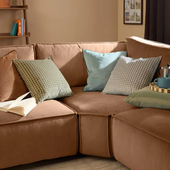 Furn. Checkered Square Cushion 4