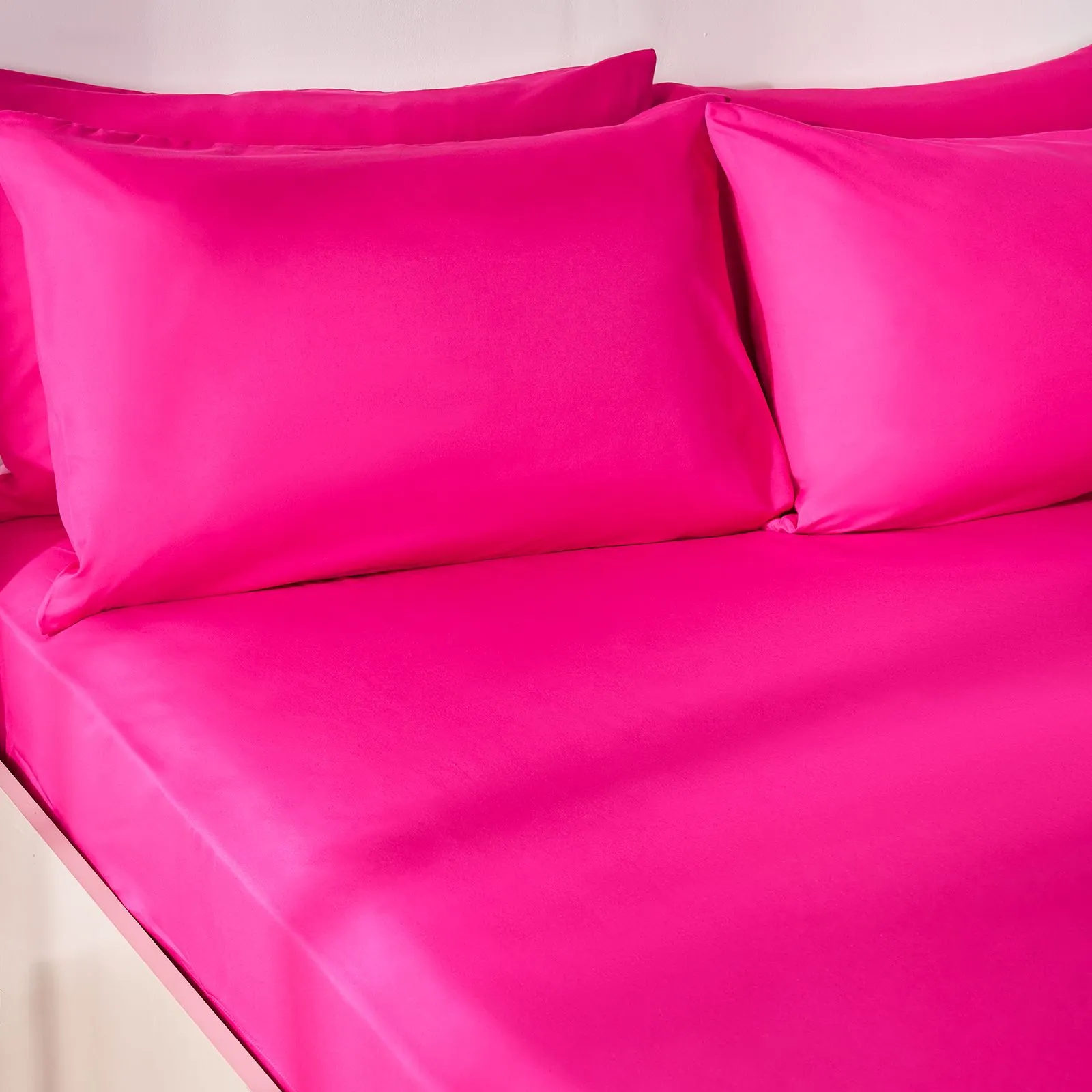 OHS Ultra Soft Microfibre Plain Fitted Bed Sheet in Bright Pink | Size: King