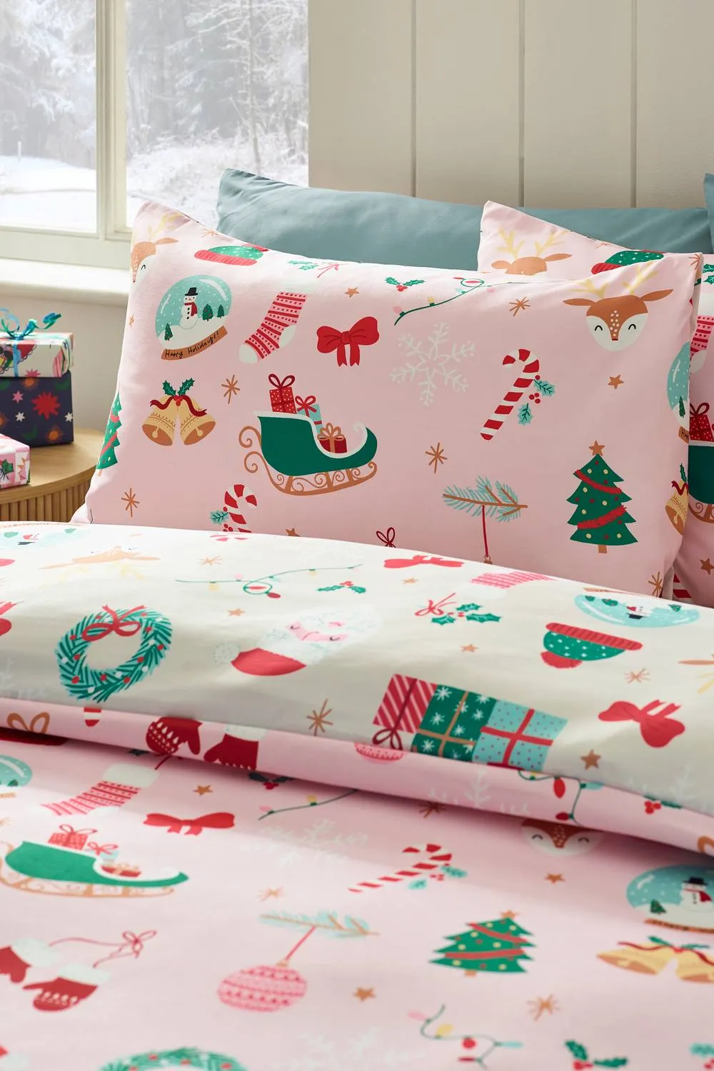 Catherine Lansfield 'Christmas Happy Holidays' So Soft Reversible Duvet Cover Set in Pink 3