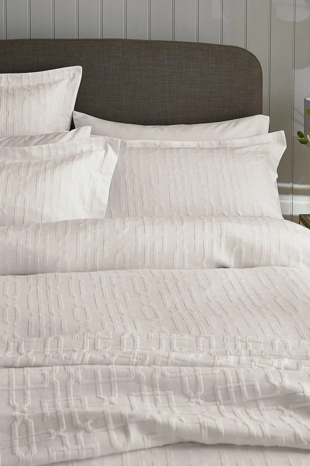 Sanderson 'Hampton Trellis' Oxford Pillowcase in White 2