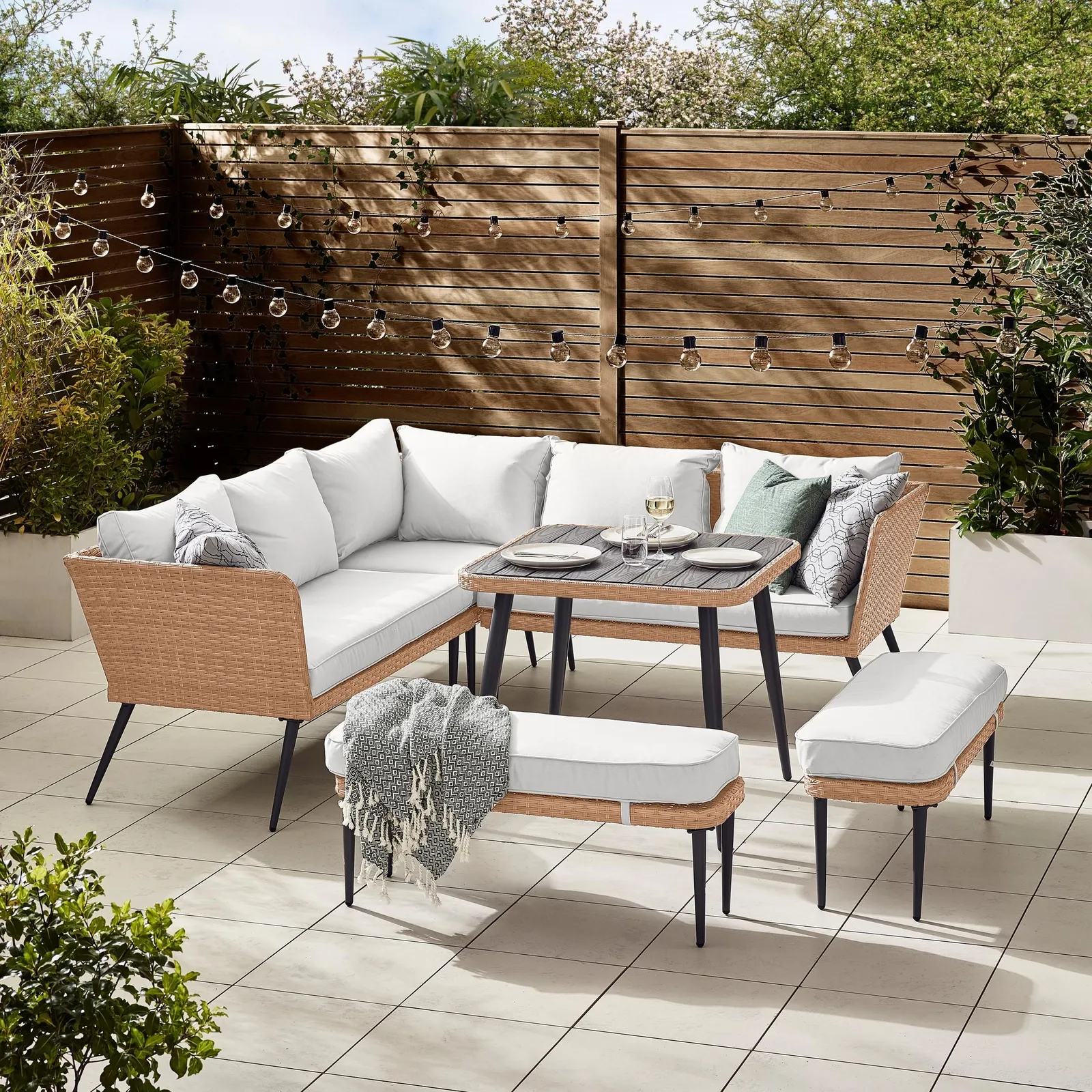 FurnitureboxUK Seychelles 9 Seater Outdoor Garden Sofa Set - PE Rattan & Wood Effect Garden Sofa & Table - 5 Seater Corner Sofa, 2 benches, Garden