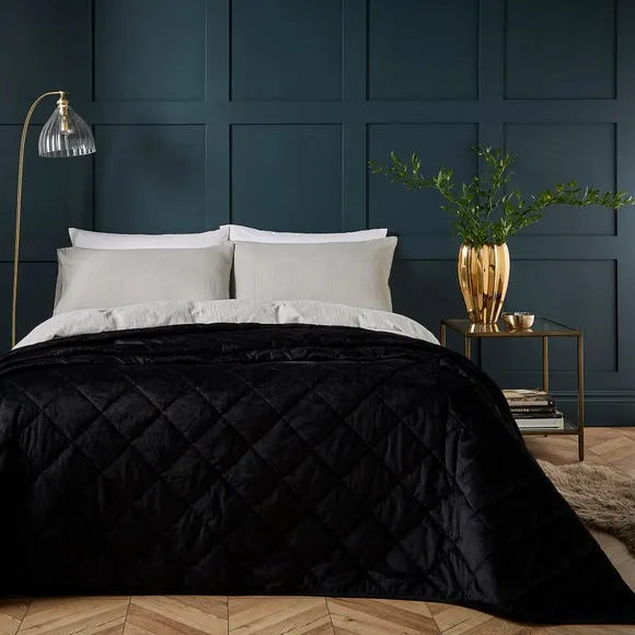Castleton Quilted Bedspread 1