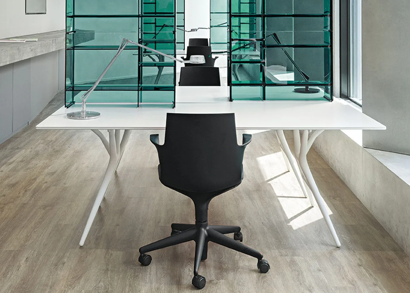 Kartell Small Spoon Desk White Top/White Legs 3