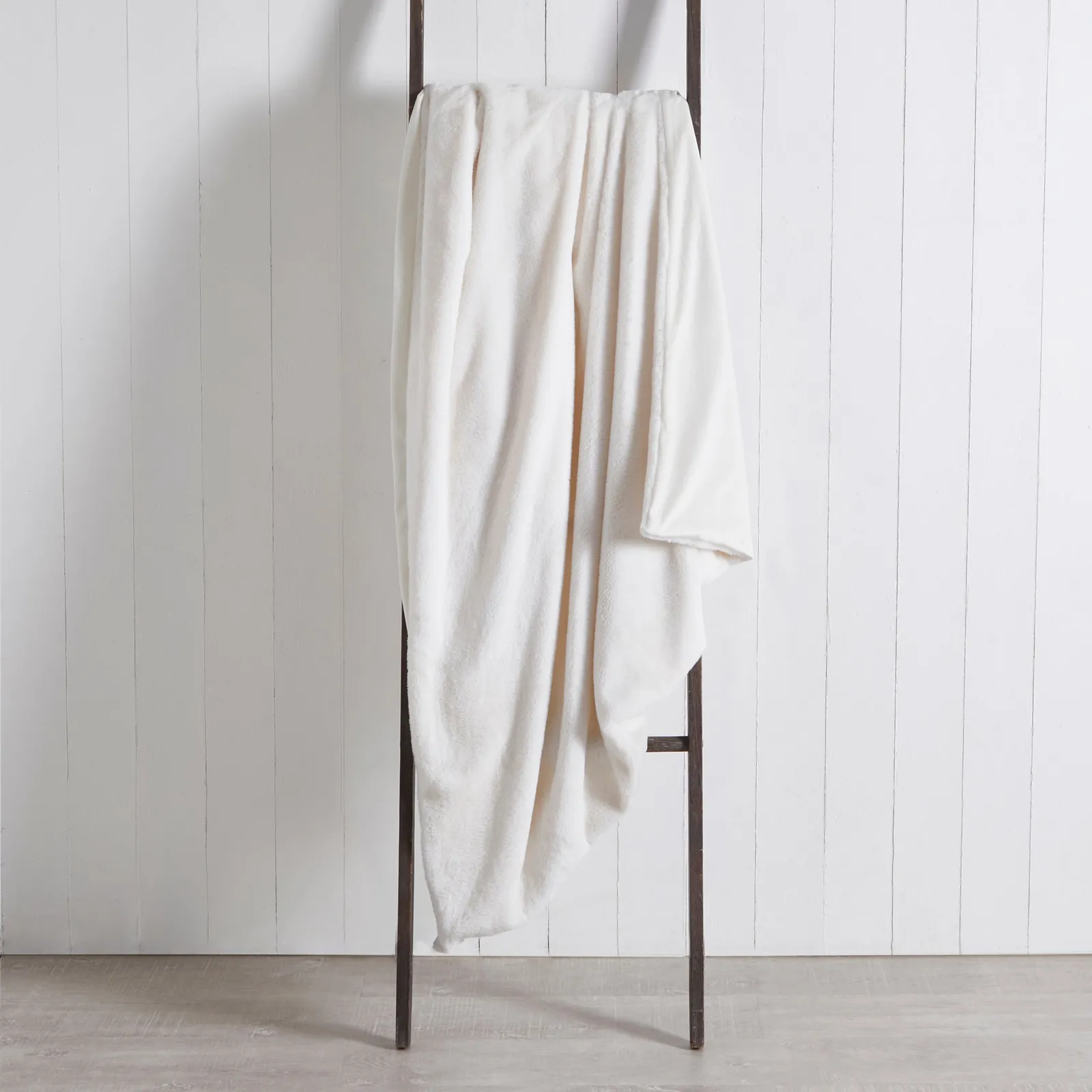 Lenon Plush Throw White