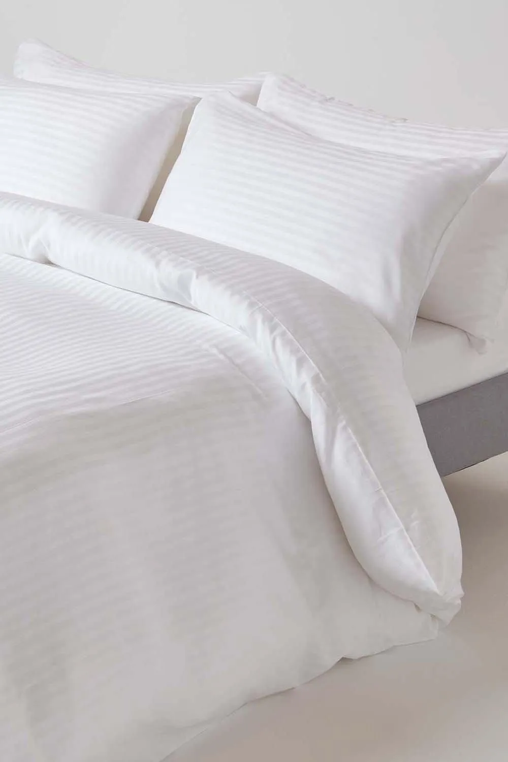 Homescapes Egyptian Cotton Satin Stripe Fitted Sheet 12 inch 330 Thread Count in White 4