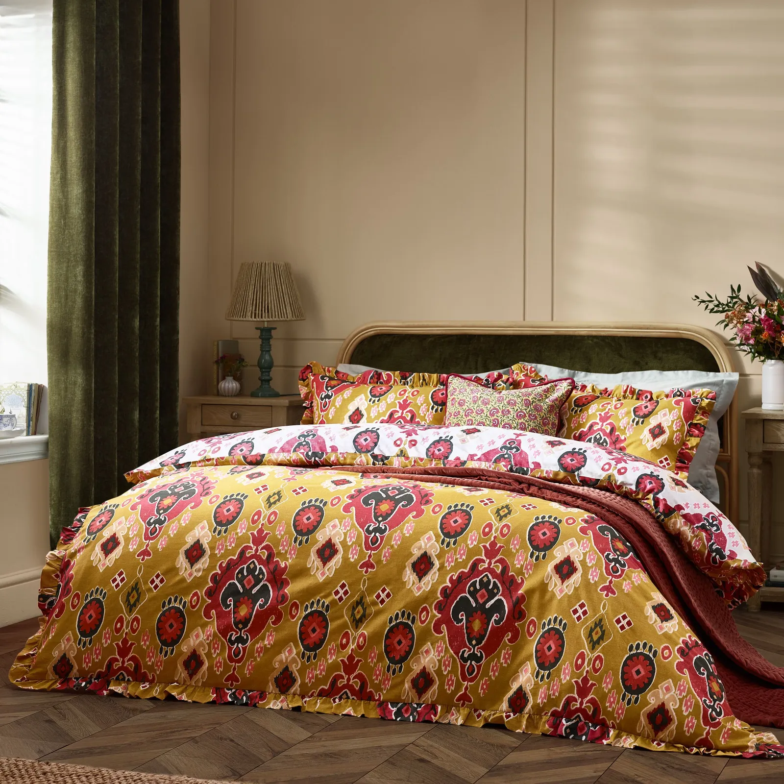 Paoletti Dawson Ikat Reversible Duvet Set in Amber 1
