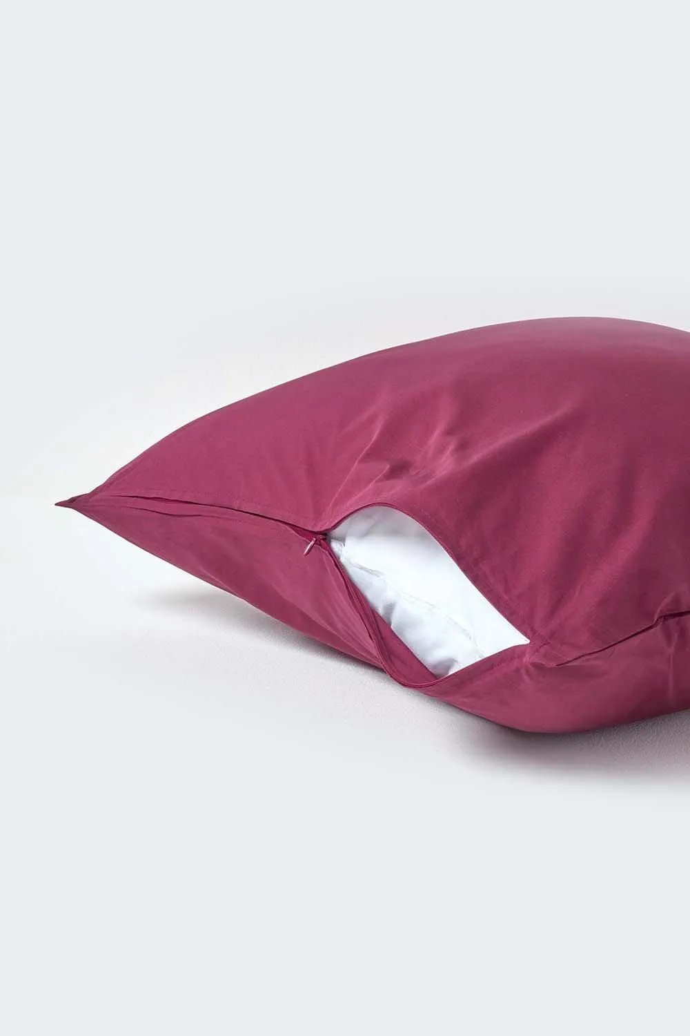 Homescapes Continental Egyptian Cotton Pillowcase 200 TC, 60 x 60 cm in Plum 3