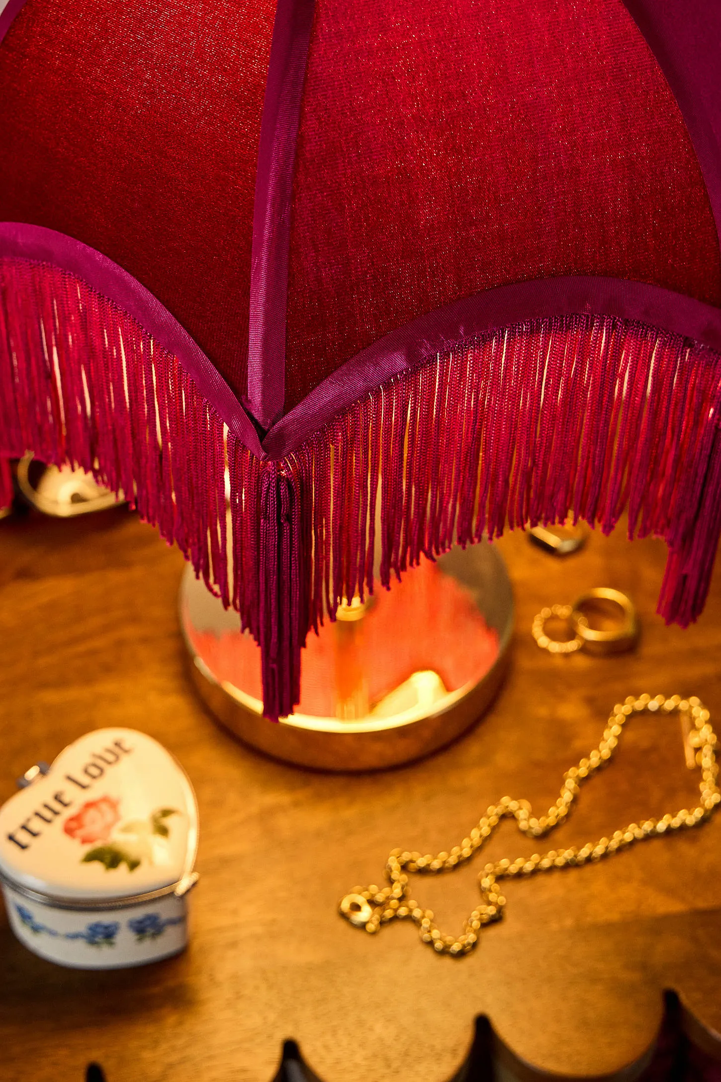Burgundy Love Tassel Table Lamp - Burgundy 4